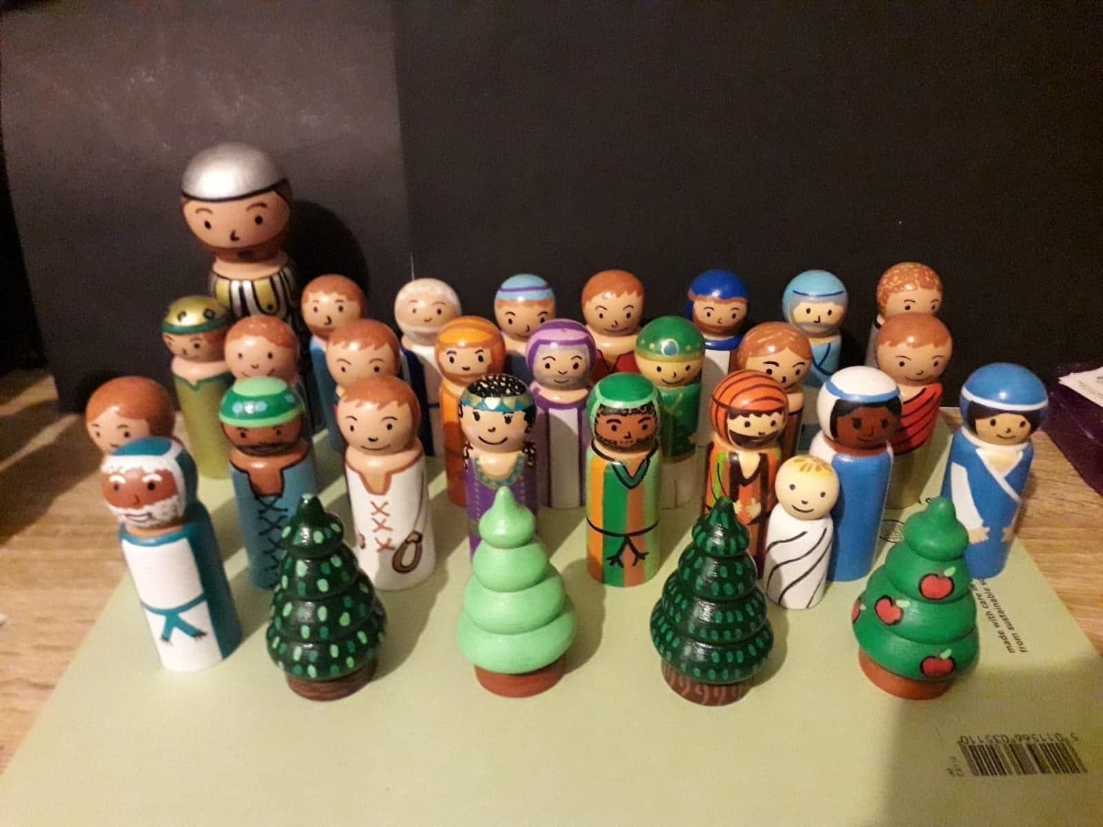 Large set of generic bible peg dolls plus large Goliath and trees Maydor Makes